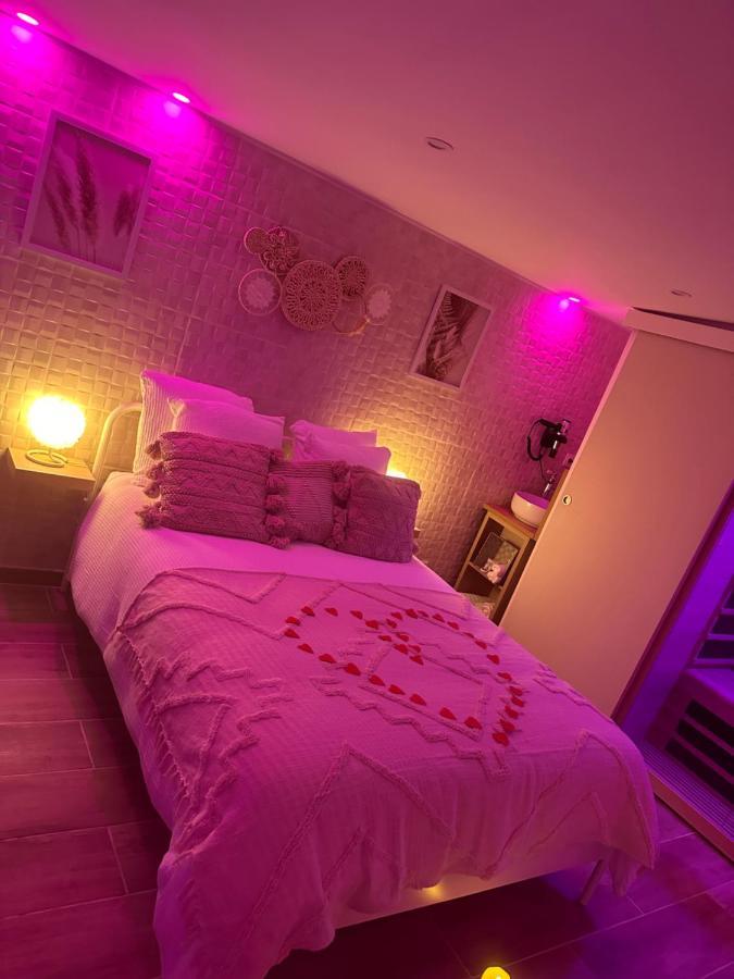 Love Room. Une Bulle D Evasion. Lisses Luaran gambar