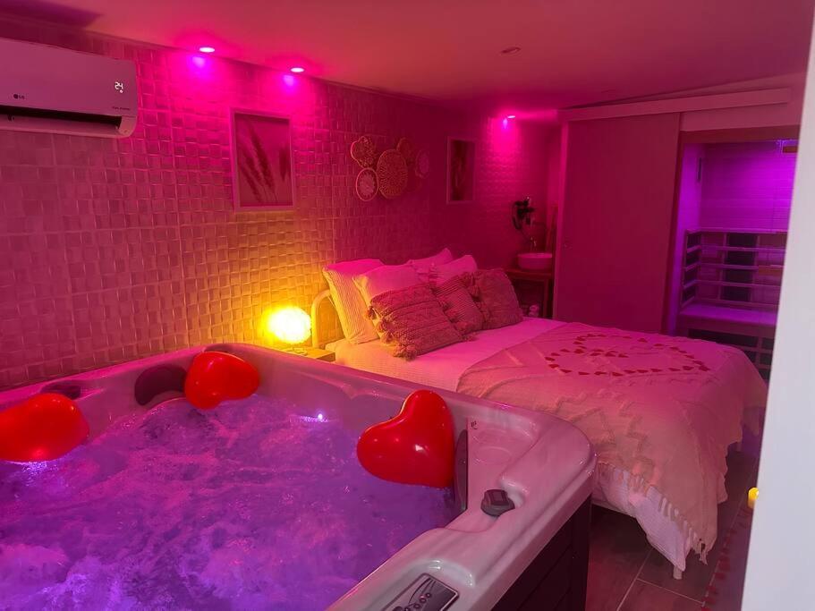 Love Room. Une Bulle D Evasion. Lisses Luaran gambar