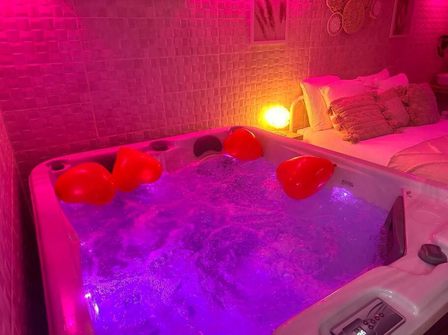 Love Room. Une Bulle D Evasion. Lisses Luaran gambar